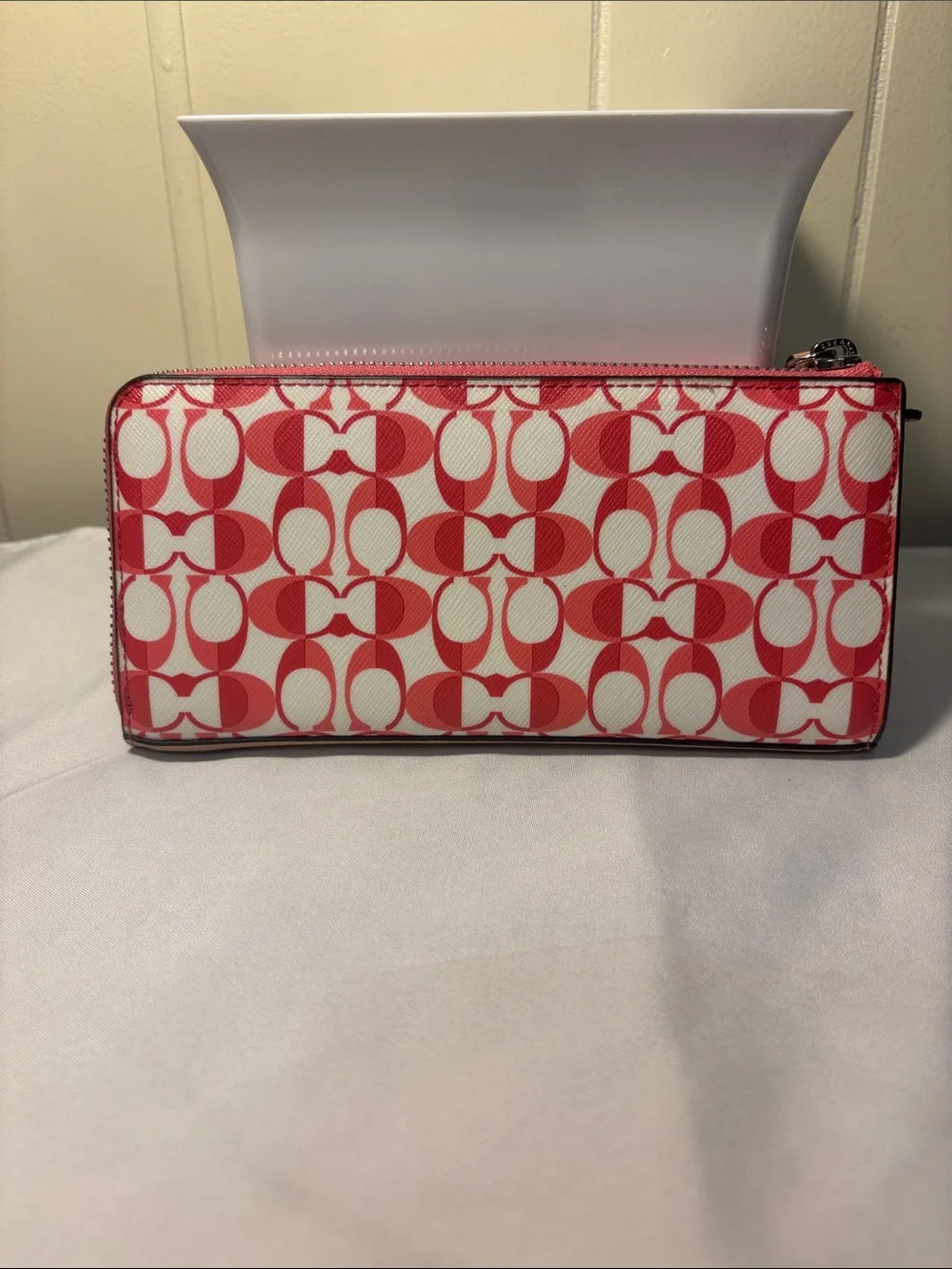 EUC Coach Peyton Dream C Slim Zip Around Wallet - White & Pomegranate Pink